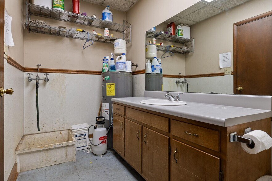 More Photos Of 1801 E 23rd St, Chattanooga Light Distribution For Lease