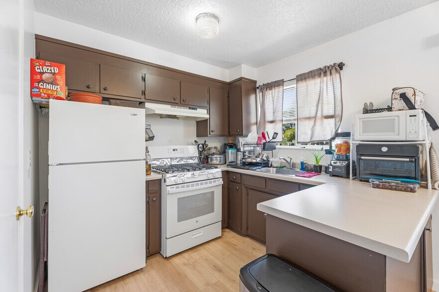 More Photos Of 1155 S Dora St, Ukiah Apartments For Sale
