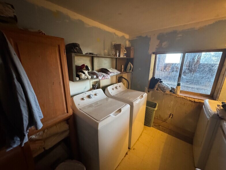 More Photos Of 3577 AZ-77, Taylor Office For Sale