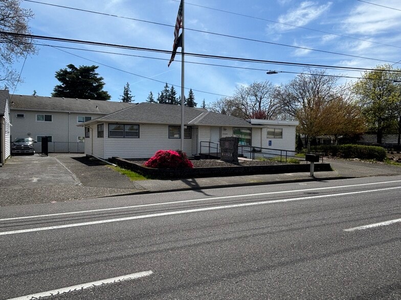 Primary Photo Of 12440 NE Halsey St, Portland Office For Sale