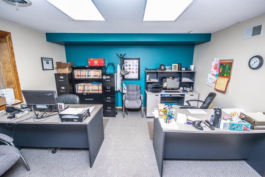 More Photos Of 1305 Chestnut St, West Bend Medical For Lease