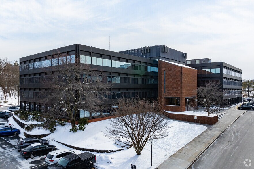 Primary Photo Of 20 William St, Wellesley Office For Lease