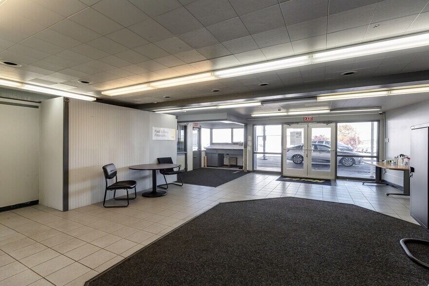 More Photos Of 1940 E Powell Blvd, Gresham Auto Dealership For Sale