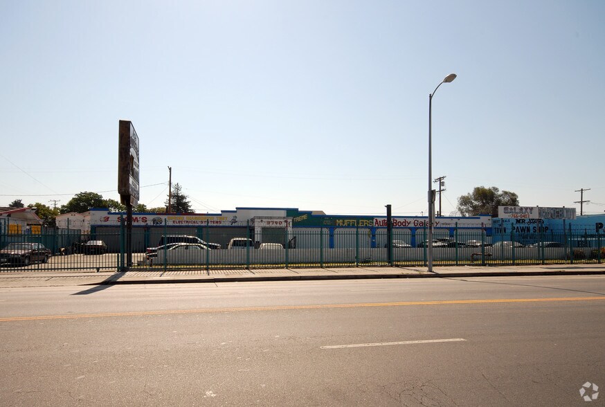 Primary Photo Of 3790-3796 S Western Ave, Los Angeles Auto Repair For Lease