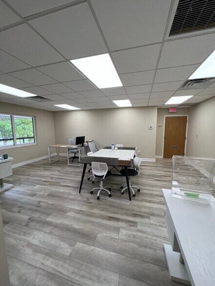 More Photos Of 7480 Fairway Dr, Miami Lakes Medical For Lease