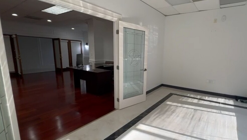 More Photos Of 11011 Jones Rd, Houston Office For Sale