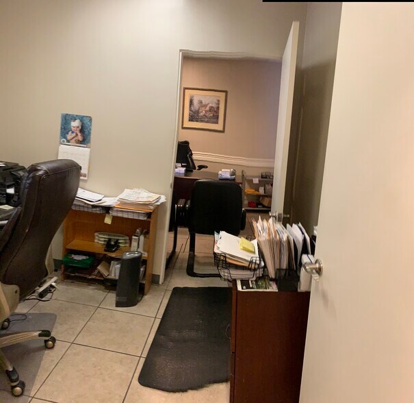 More Photos Of 5797 Washington Blvd, Culver City Showroom For Lease