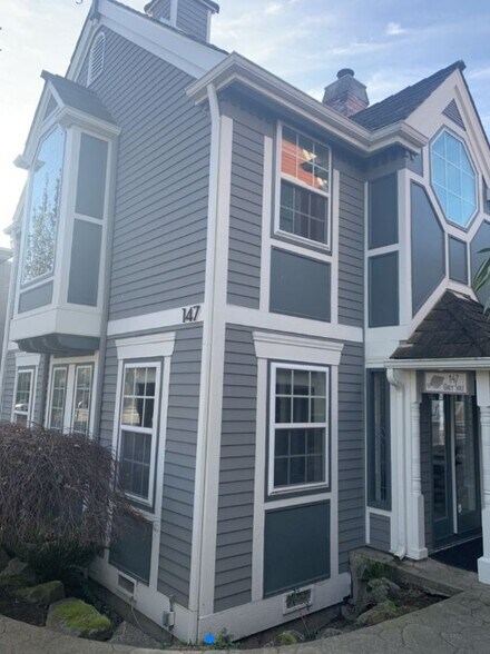Primary Photo Of 147 7th Ave W, Kirkland Office For Lease