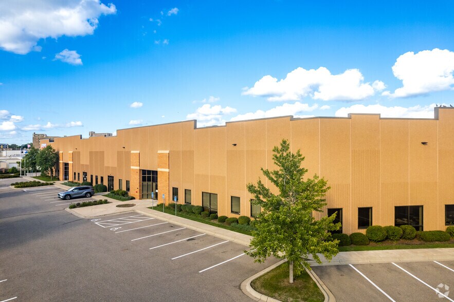 More Photos Of 650 Pelham Blvd, Saint Paul Flex For Lease