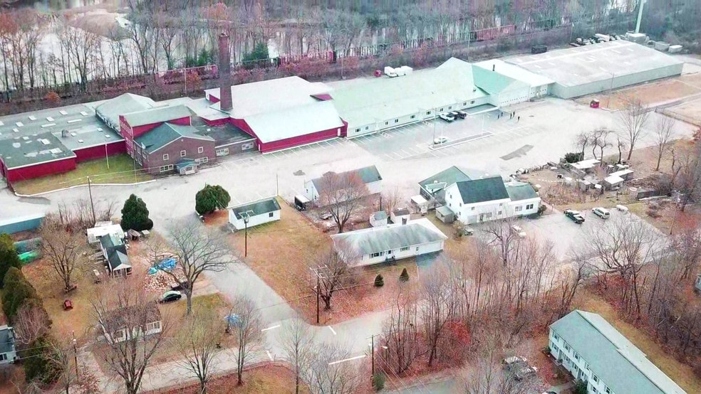 More Photos Of 33 Elm St, Merrimack Warehouse For Lease