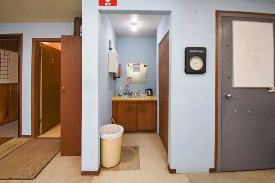 More Photos Of 603 E 2nd St, Ogallala Showroom For Sale