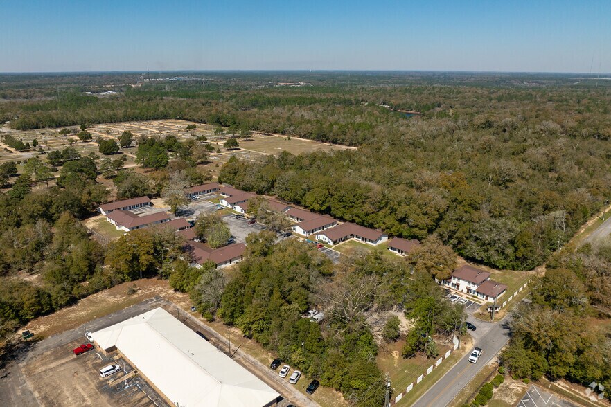 More Photos Of 125 N Davis Ln, Defuniak Springs Apartments For Sale