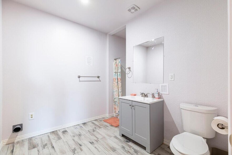 More Photos Of 3402 Goodnight Blvd, Wills Point Research And Development For Sale