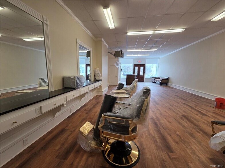 More Photos Of 6 State St, Middleport Storefront Retail Residential For Lease