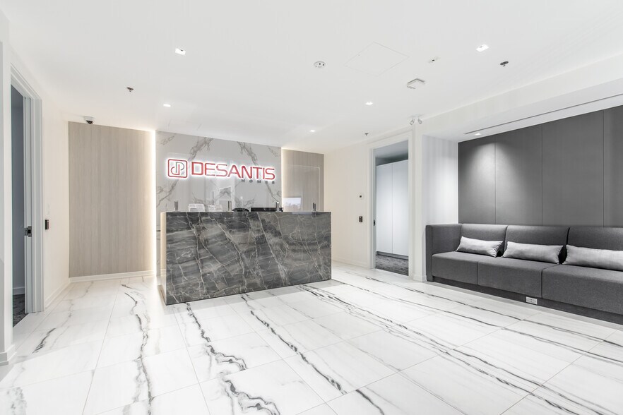 More Photos Of 13 Windward Dr, Grimsby Medical For Lease