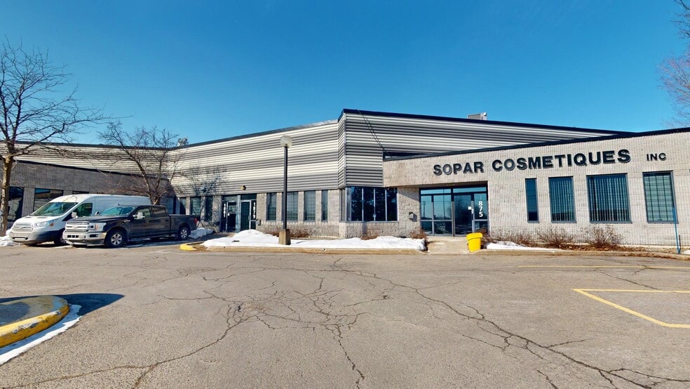 More Photos Of 1875-1905 Boul Lionel-Bertrand, Boisbriand Light Manufacturing For Lease