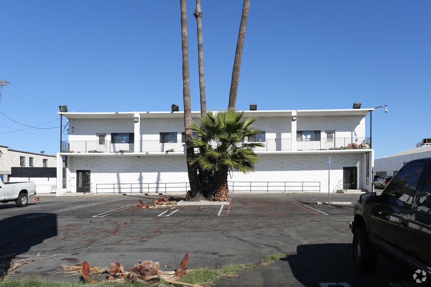 More Photos Of 19015 Parthenia St, Northridge Warehouse For Lease