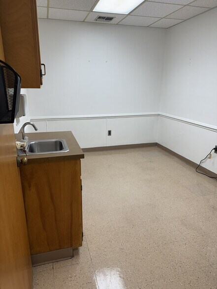 More Photos Of 1421 Narrow Lane Pky, Montgomery Coworking Space