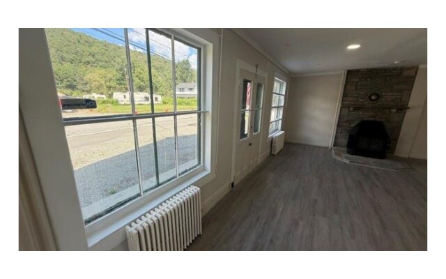 More Photos Of 174 Rockland Rd, Roscoe Flex For Sale