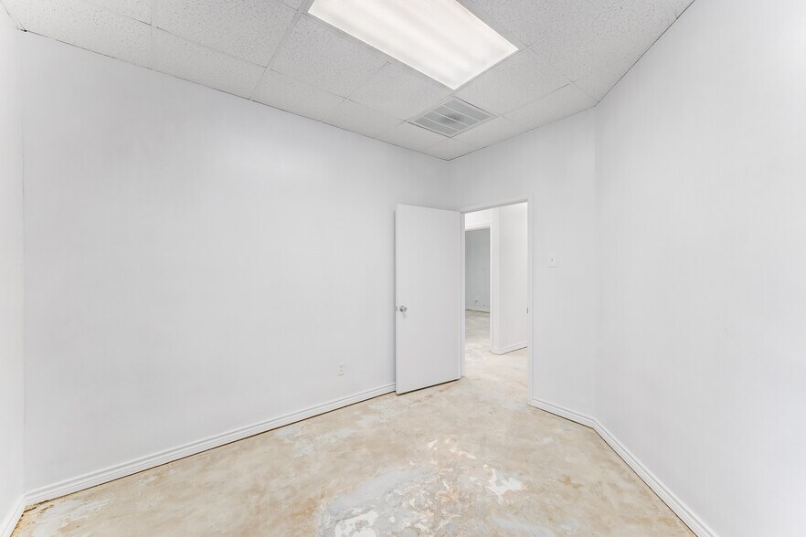 More Photos Of 14721 Pebble Bend Dr, Houston Medical For Lease