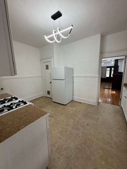 More Photos Of 1651 W 11th Pl, Los Angeles Apartments For Sale