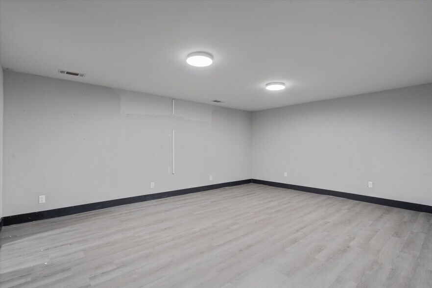 More Photos Of 10203 Old Manchaca Rd, Austin Flex For Lease