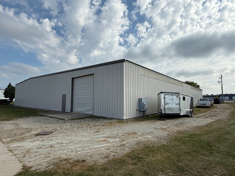 More Photos Of 2927 N Roemer Rd, Appleton Manufacturing For Lease