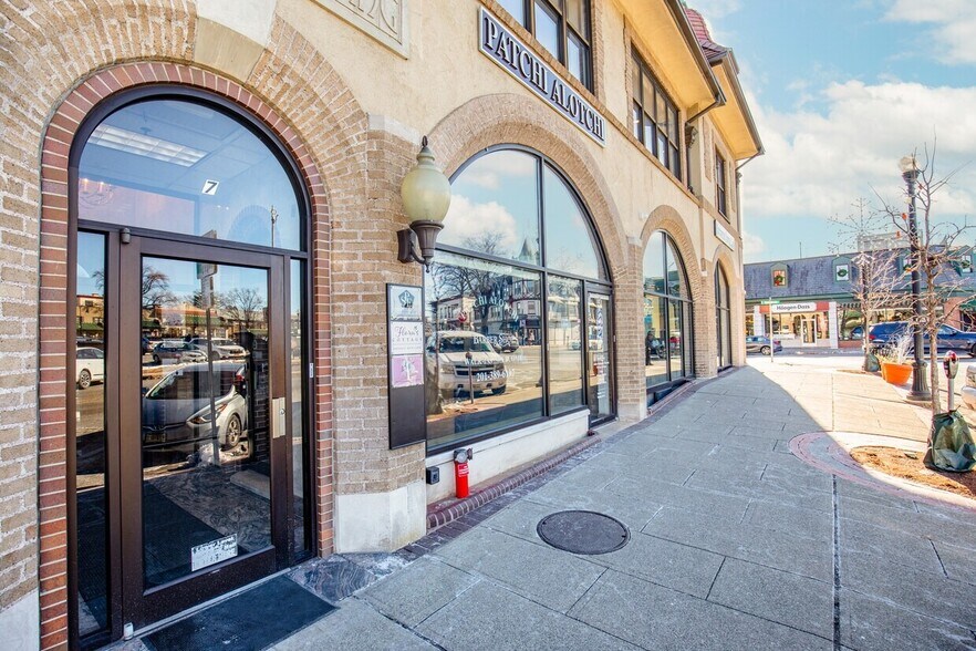 More Photos Of 1 E Ridgewood Ave, Ridgewood Storefront Retail Office For Lease