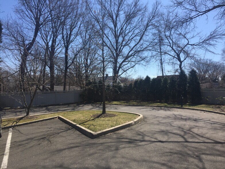 More Photos Of 85 East Putnam Ave, Cos Cob Bank For Lease