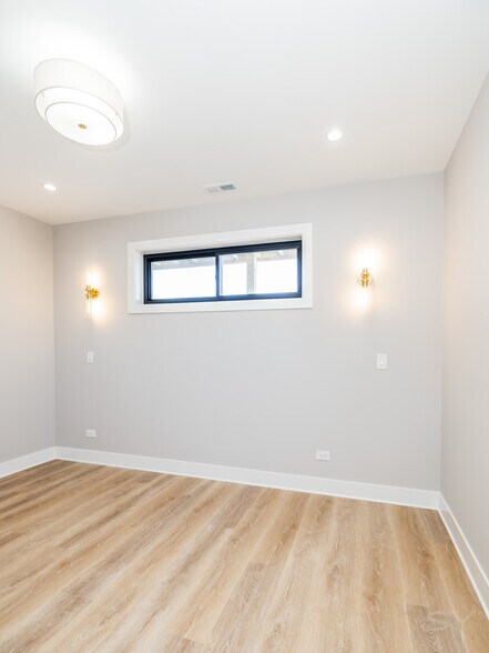 More Photos Of 2941 W Wilcox St, Chicago Apartments For Sale