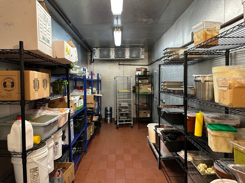 More Photos Of 900 Riverside Dr, East Peoria Restaurant For Sale
