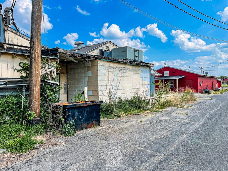 More Photos Of 211 Mine, Sandoval Supermarket For Lease