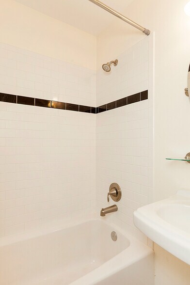 More Photos Of 6710 Greenwood Ave N, Seattle Apartments For Sale
