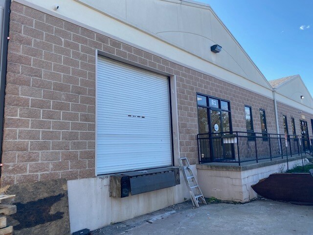 More Photos Of 10 Clifton Blvd, Clifton Warehouse For Lease