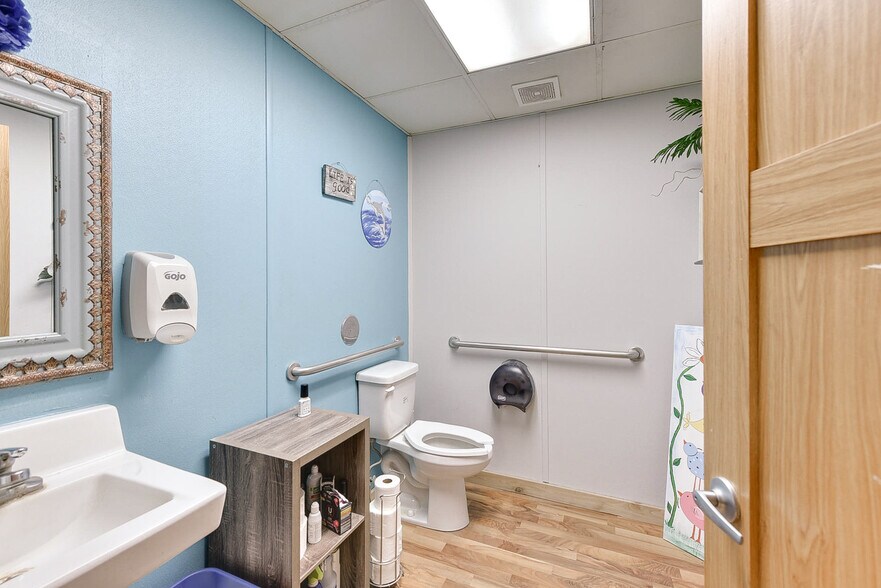 More Photos Of 110 W Reichmuth Rd, Valley Freestanding For Sale