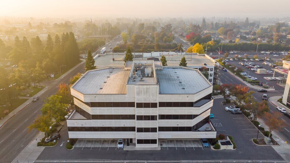 More Photos Of 100 Willow Plz, Visalia Medical For Sale