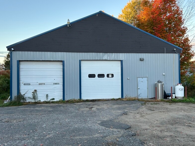 More Photos Of 29 Main St, Limerick Service For Sale