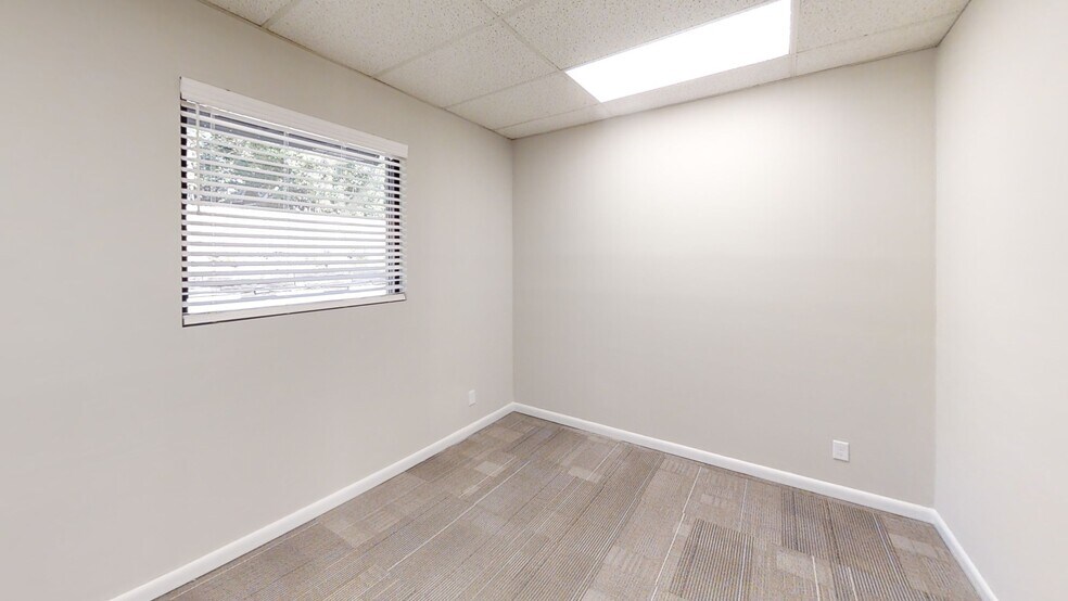 More Photos Of 2920 Edgewood Cir, Columbus Office For Lease