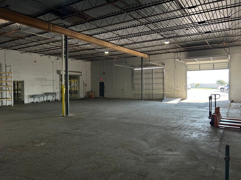 More Photos Of 9300 Southwest Dr, Fort Worth Warehouse For Lease