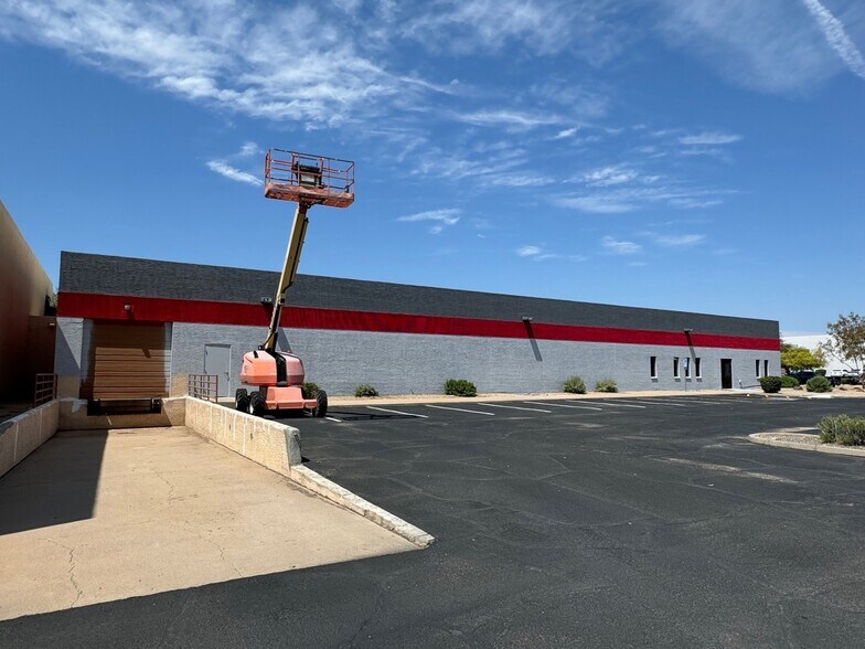More Photos Of 21610 N 12th Ave, Phoenix Manufacturing For Sale