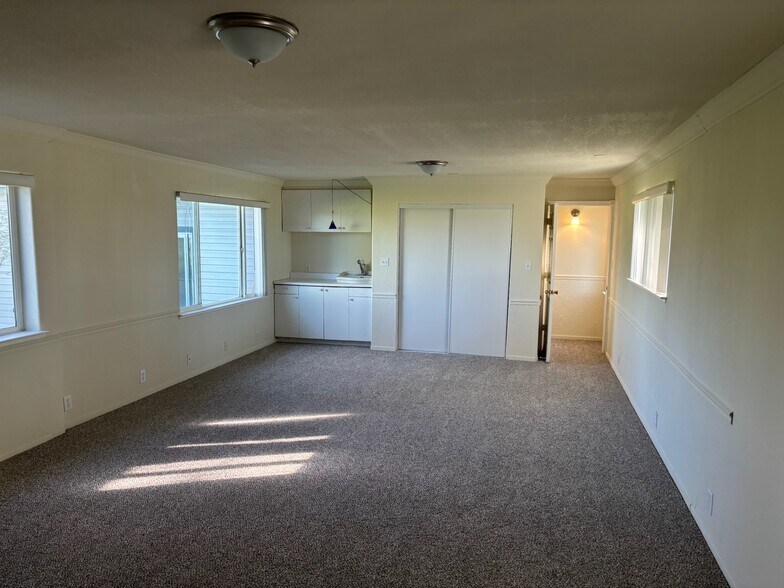 More Photos Of 3027 W Wise Rd, Lincoln Land For Sale