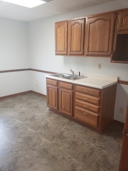 More Photos Of 1512 W 96th Ave, Crown Point Office Residential For Lease