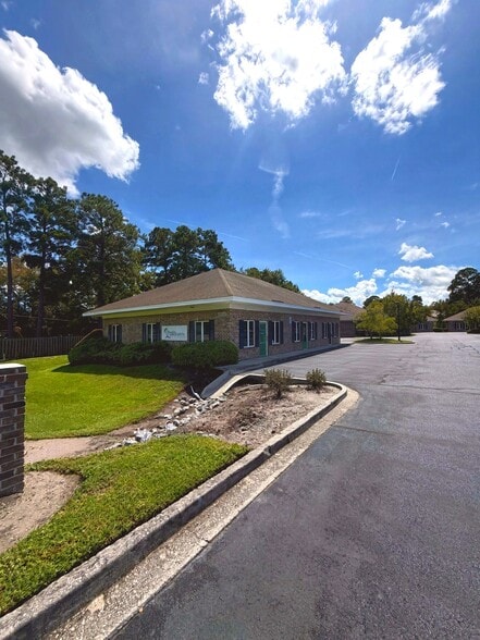 More Photos Of 413 W Montgomery Cross Rd, Savannah Office For Sale