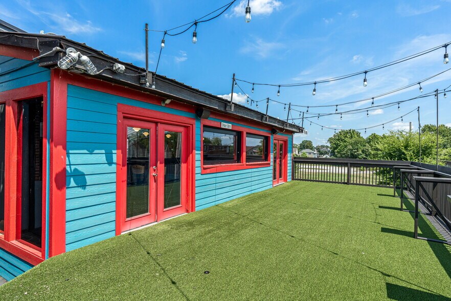 More Photos Of 134 Spring St, Jeffersonville Bar For Sale