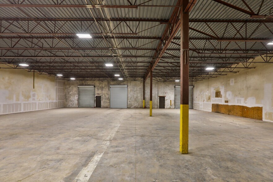 More Photos Of 4727-4751 Center Park Blvd, San Antonio Manufacturing For Lease