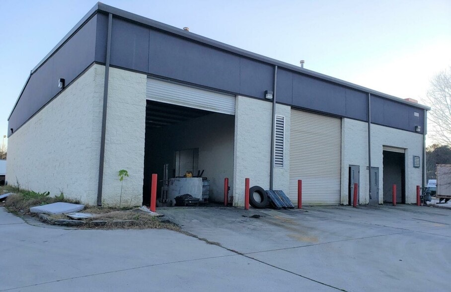 More Photos Of 5955 SW Bakers Ferry Rd, Atlanta Warehouse For Sale
