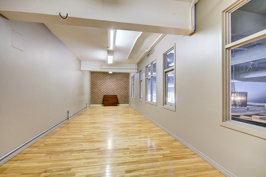 More Photos Of 75 Prom Du Portage, Gatineau Storefront Retail Office For Sale