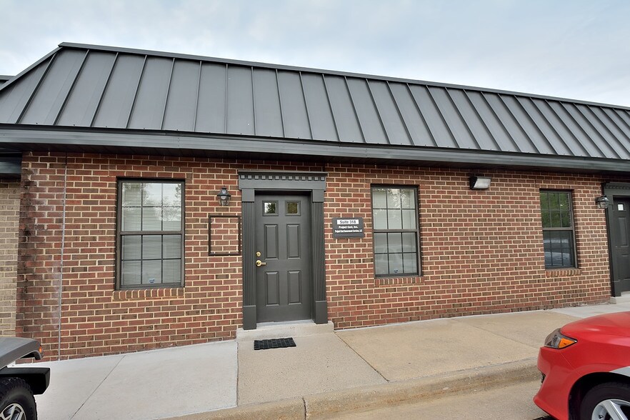 More Photos Of 8101 Hinson Farm Rd, Alexandria Medical For Sale
