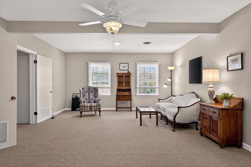 More Photos Of 800 Jefferson St, Kerrville Religious Facility For Sale