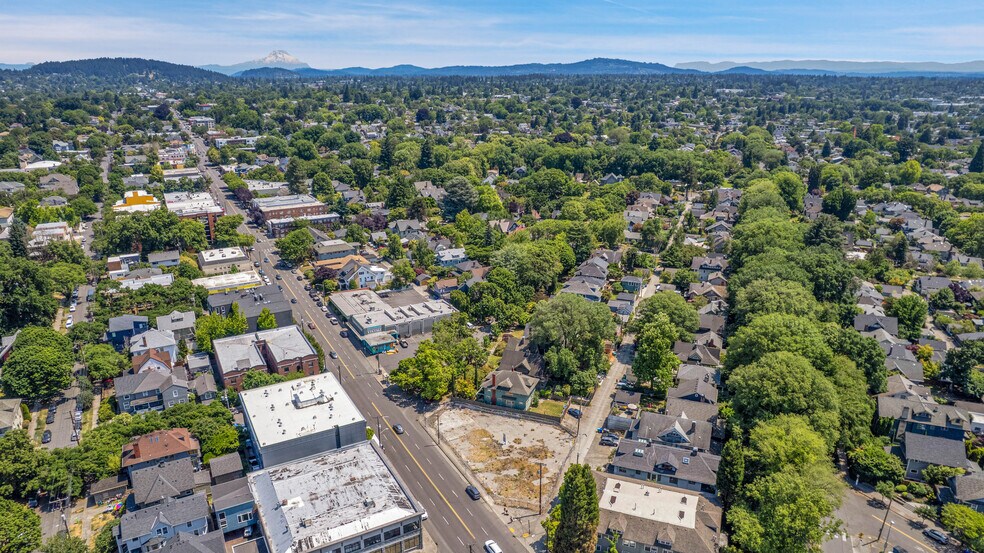 More Photos Of 1312-1334 SE Hawthorne Blvd, Portland Land For Sale